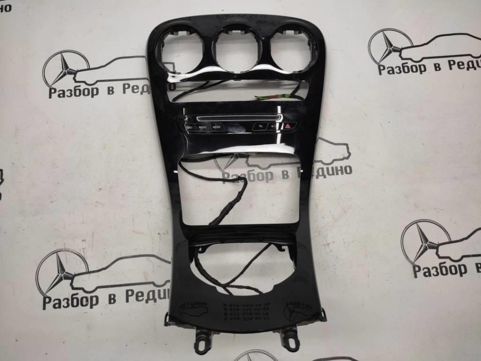 Накладка консоли (борода) MERCEDES-BENZ C-класс W205/S205/C205/A205 (2014 - 2018) фото 1 — Разборка Мерседес