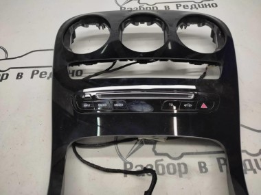 Накладка консоли (борода) MERCEDES-BENZ C-класс W205/S205/C205/A205 (2014 - 2018) — Разборка Мерседес