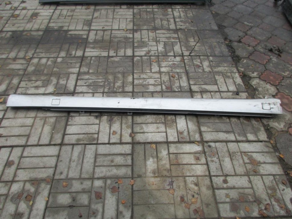 Порог пластиковый правый MERCEDES-BENZ S-класс W220 (1998 - 2005) фото 1 — Разборка Мерседес