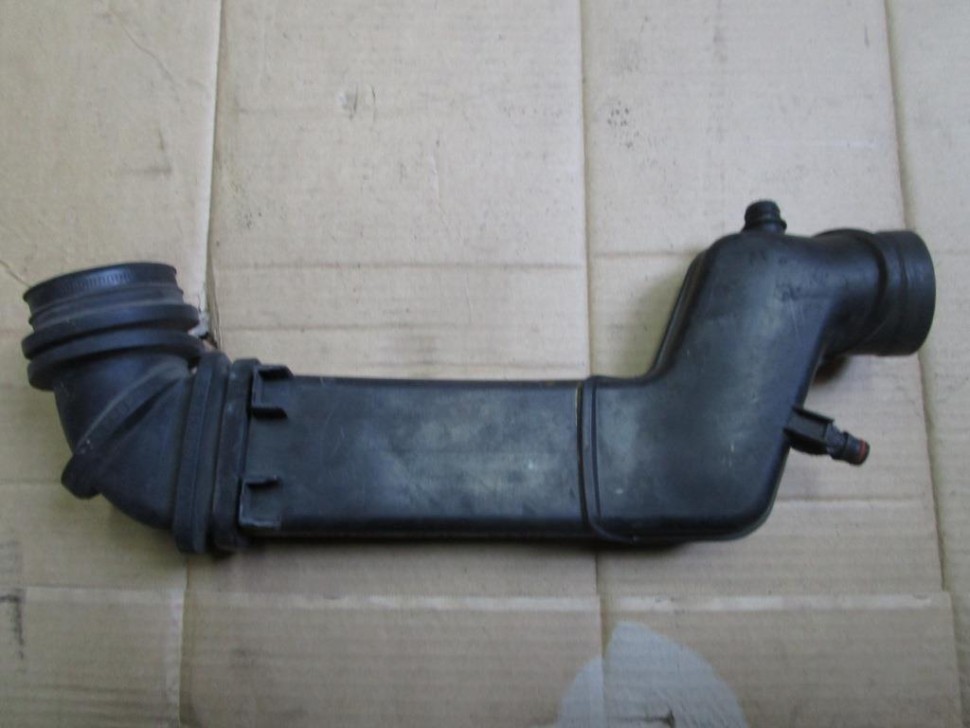 Патрубок воздушный MERCEDES-BENZ C-класс W202/S202 (1993 - 1997) фото 1 — Разборка Мерседес