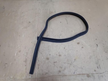 Уплотнитель водостока ( жабо ) MERCEDES-BENZ E-класс W124/S124/C124/A124 (1984 - 1997) — Разборка Мерседес