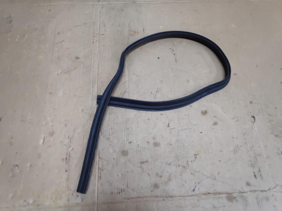 Уплотнитель моторного отсека MERCEDES-BENZ E-класс W124/S124/C124/A124 (1984 - 1997) фото 1 — Разборка Мерседес