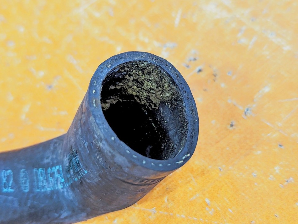 Патрубок радиатора MERCEDES-BENZ A-класс W168 рестайлинг (2001 - 2004) фото 1 — Разборка Мерседес