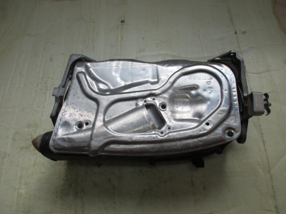 Корпус воздушного фильтра MERCEDES-BENZ CLS-класс C218/X218 рестайлинг (2014 - 2017) фото 1 — Разборка Мерседес