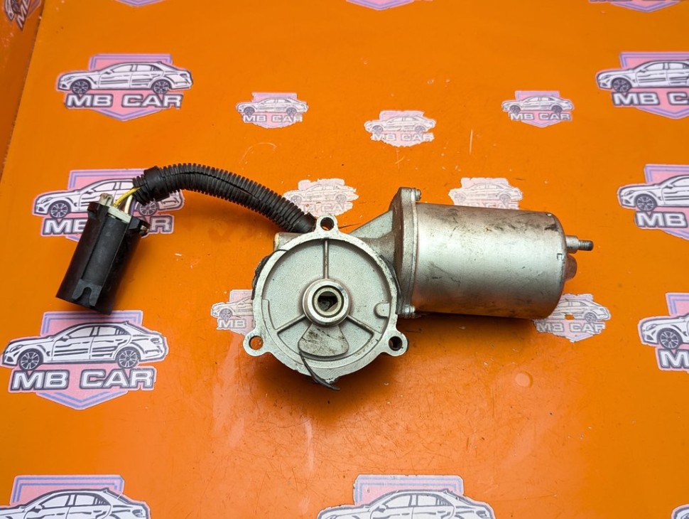 Моторчик раздаточной коробки MERCEDES-BENZ M-класс W163 (1997 - 2001) фото 1 &mdash; Разборка Мерседес
