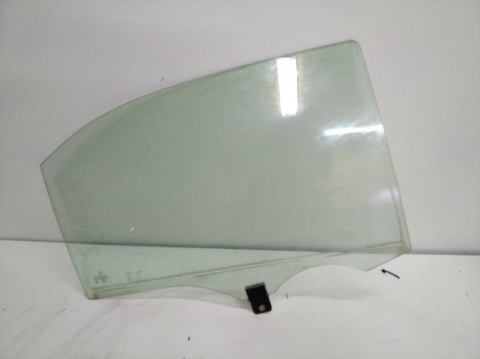 Стекло заднее правое MERCEDES-BENZ S-класс W220 рестайлинг (2002 - 2005) фото 1 — Разборка Мерседес