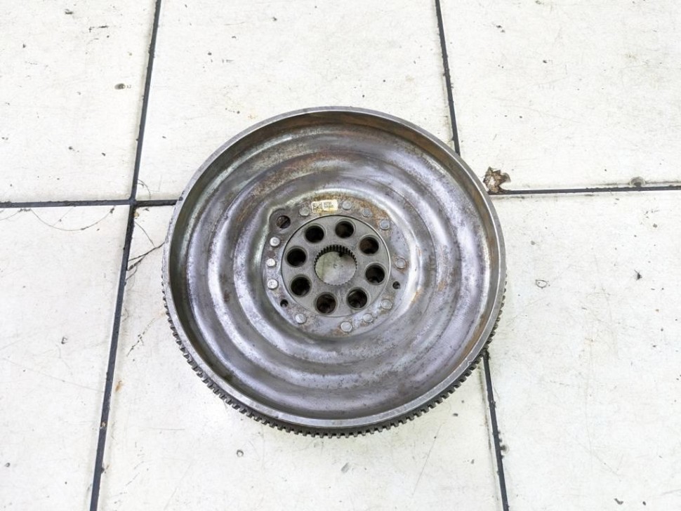 Маховик РКПП (Робот) MERCEDES-BENZ CLA-класс C117/X117 рестайлинг (2016 - 2019) фото 1 — Разборка Мерседес