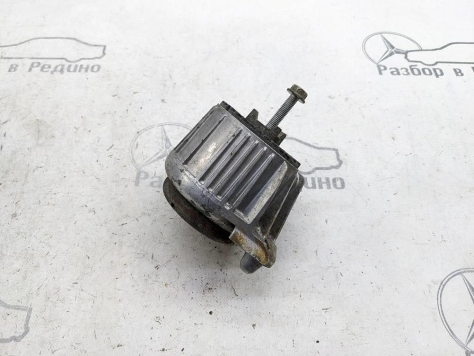 Опора двигателя MERCEDES-BENZ C-класс W204/S204 (2006 - 2011) фото 1 — Разборка Мерседес