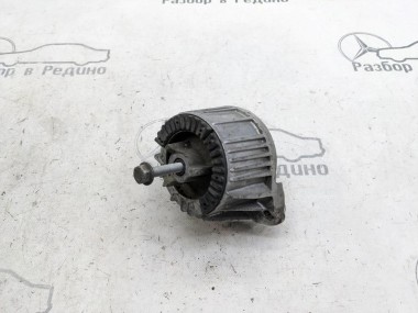 Опора двигателя MERCEDES-BENZ C-класс W204/S204 (2006 - 2011) — Разборка Мерседес