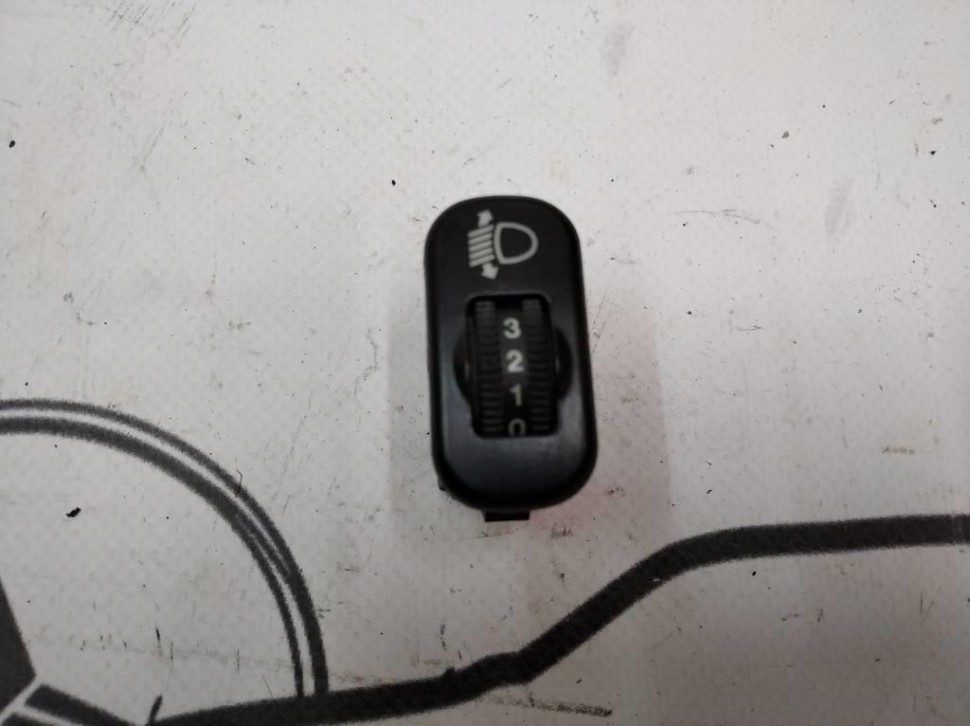 Кнопка корректора фар MERCEDES-BENZ Sprinter W906 (2006 - 2019) фото 1 — Разборка Мерседес