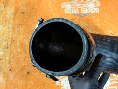 Патрубок интеркулера MERCEDES-BENZ A-класс AMG W176 (2013 - 2015) &mdash; Разборка Мерседес