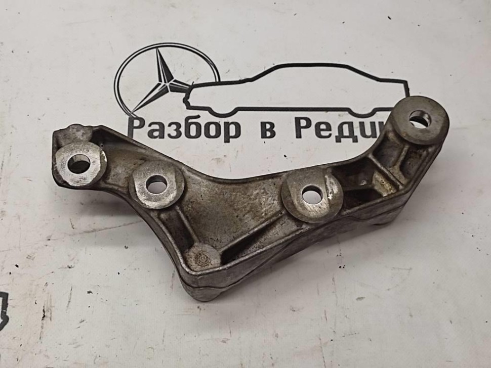 Кронштейн редуктора MERCEDES-BENZ C-класс W204/S204 (2006 - 2011) фото 1 — Разборка Мерседес