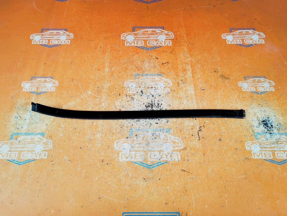 Молдинг лобового стекла MERCEDES-BENZ GLC-класс X253 рестайлинг (2019 - 2025) фото 1 &mdash; Разборка Мерседес