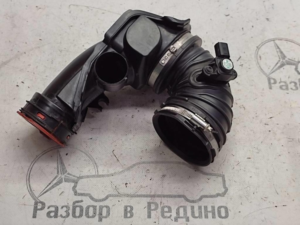 Патрубок воздушный MERCEDES-BENZ C-класс W205/S205/C205/A205 (2014 - 2018) фото 1 — Разборка Мерседес