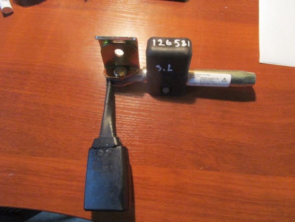 Замок ремня безопасности MERCEDES-BENZ C-класс W203/S203/CL203 рестайлинг (2004 - 2008) фото 1 — Разборка Мерседес