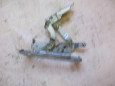 Петля капота MERCEDES-BENZ C-класс W204/S204 (2006 - 2011) — Разборка Мерседес