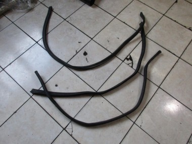 Уплотнитель моторного отсека MERCEDES-BENZ M-класс W164 (2005 - 2008) — Разборка Мерседес