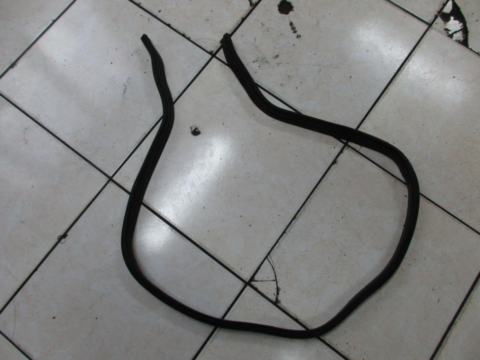 Уплотнитель моторного отсека MERCEDES-BENZ E-класс W211/S211 (2002 - 2006) фото 1 — Разборка Мерседес