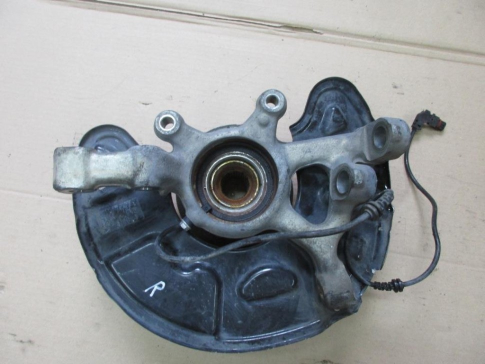 Кулак поворотный передний правый MERCEDES-BENZ C-класс W204/S204 (2006 - 2011) фото 1 — Разборка Мерседес