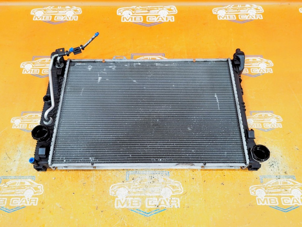 Радиатор MERCEDES-BENZ C-класс W204/S204 (2006 - 2011) фото 1 — Разборка Мерседес