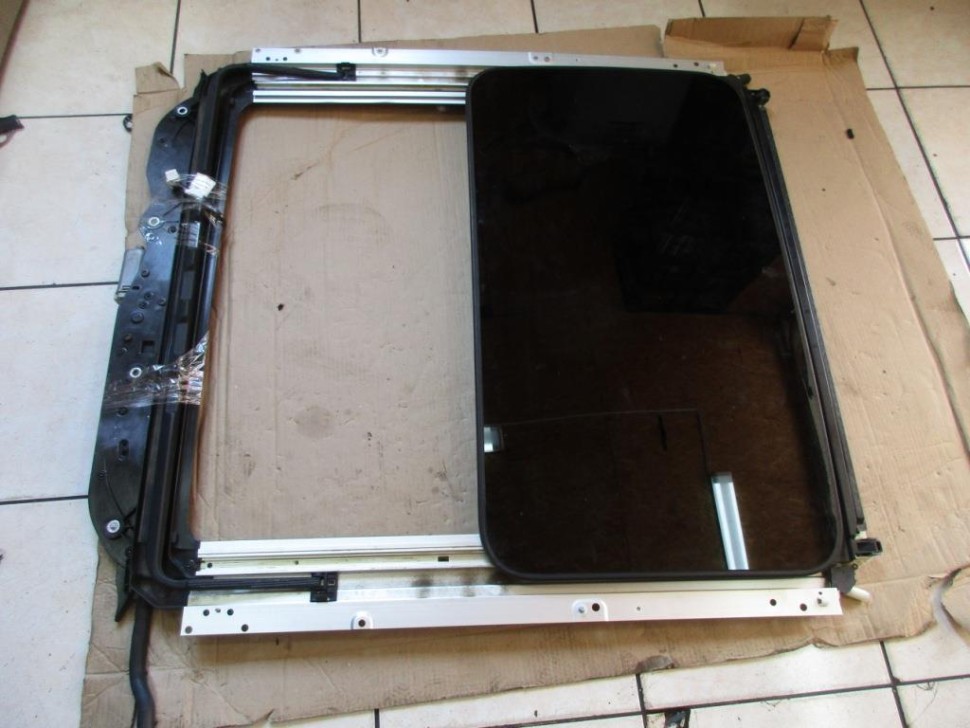 Люк сдвижной MERCEDES-BENZ CLS-класс C218/X218 (2010 - 2014) фото 1 — Разборка Мерседес