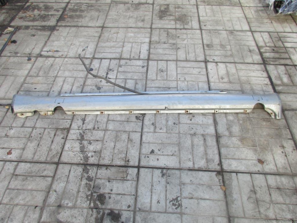 Порог пластиковый левый MERCEDES-BENZ W124 W124/S124/C124/A124 (1984 - 1993) фото 1 — Разборка Мерседес