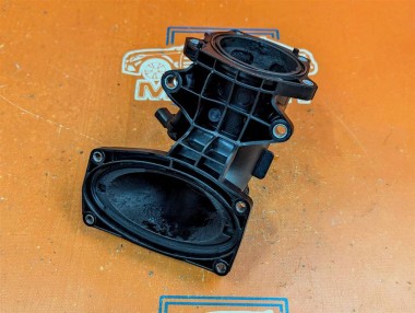 Патрубок впускного коллектора MERCEDES-BENZ CLS-класс C218/X218 рестайлинг (2014 - 2017) — Разборка Мерседес