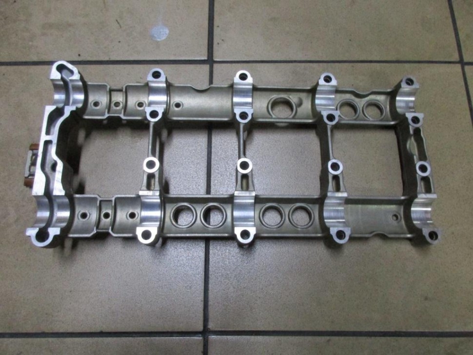 Постель распредвалов верхняя MERCEDES-BENZ C-класс W203/S203/CL203 (2000 - 2004) фото 1 — Разборка Мерседес