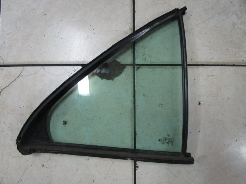 Стекло заднее правое MERCEDES-BENZ E-класс W210/S210 рестайлинг (1999 - 2003) фото 1 — Разборка Мерседес