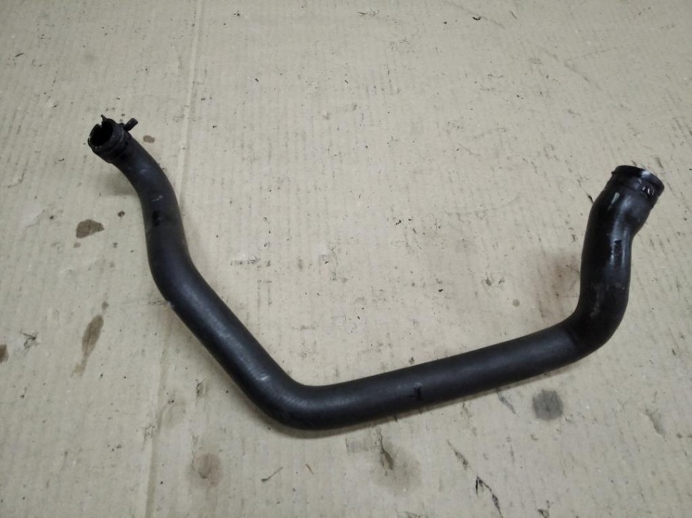 Патрубок ОЖ MERCEDES-BENZ GLA-класс X156 рестайлинг (2017 - 2020) фото 1 — Разборка Мерседес