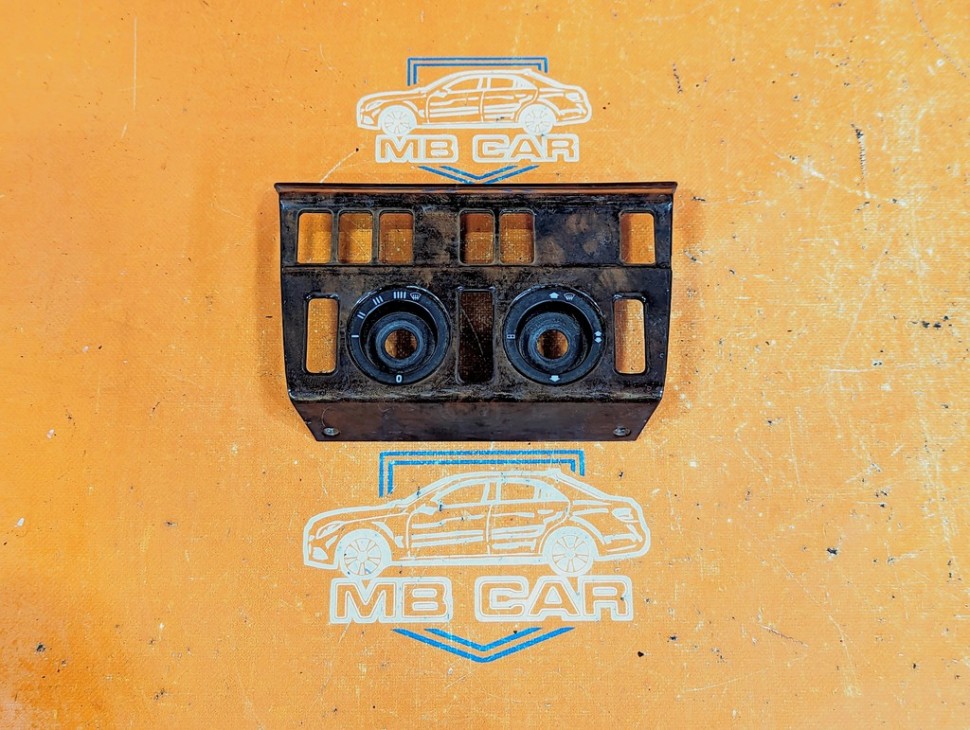 Накладка блока климата MERCEDES-BENZ E-класс W124/S124/C124/A124 (1984 - 1997) фото 1 — Разборка Мерседес