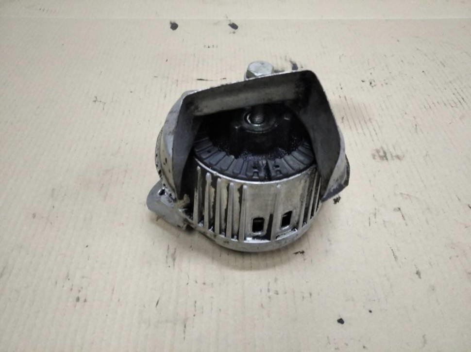 Опора двигателя MERCEDES-BENZ E-класс W212/S212/C207/A207 (2009 - 2013) фото 1 — Разборка Мерседес