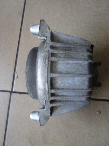 Опора двигателя MERCEDES-BENZ E-класс W212/S212/C207/A207 (2009 - 2013) — Разборка Мерседес