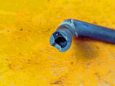 Трубка вентиляции расширительного бака MERCEDES-BENZ S-класс W221 рестайлинг (2009 - 2013) &mdash; Разборка Мерседес