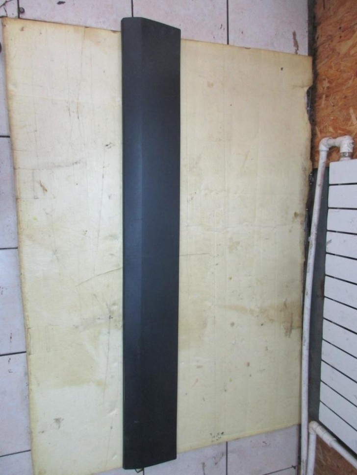 Молдинг двери MERCEDES-BENZ Sprinter W906 (2006 - 2019) фото 1 — Разборка Мерседес