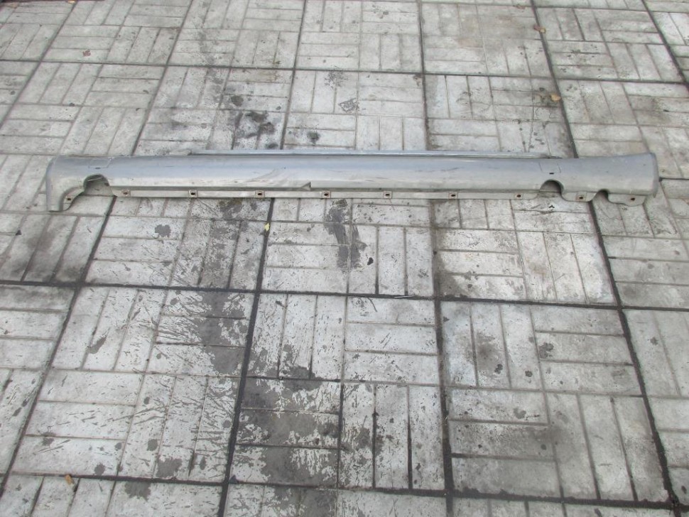 Порог пластиковый правый MERCEDES-BENZ W124 W124/S124/C124/A124 (1984 - 1993) фото 1 — Разборка Мерседес