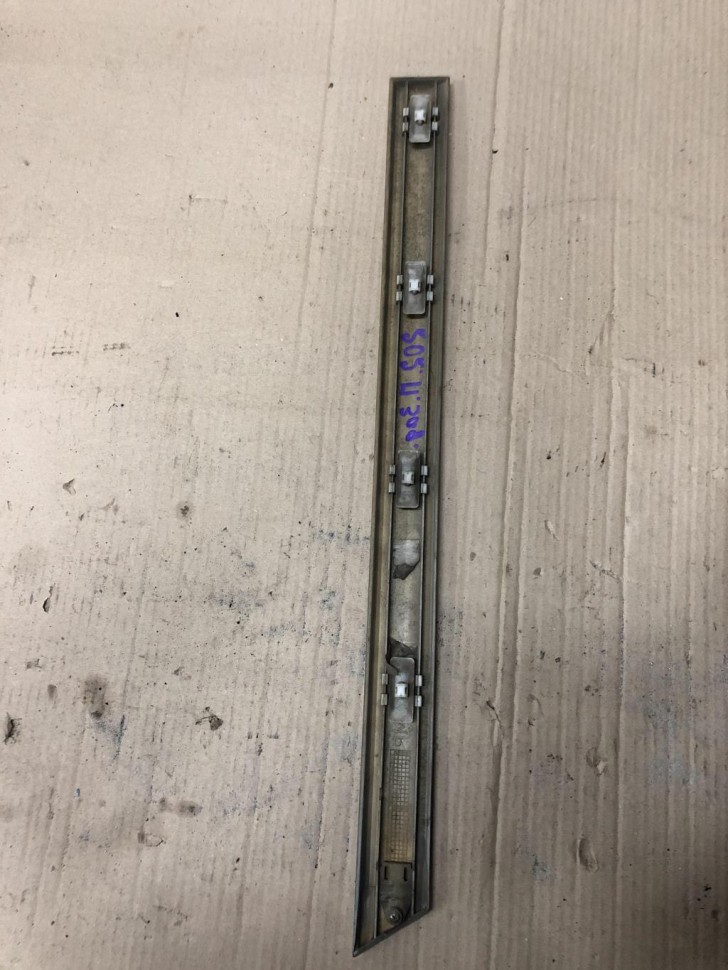 Молдинг двери MERCEDES-BENZ C-класс W202/S202 (1993 - 1997) фото 1 — Разборка Мерседес