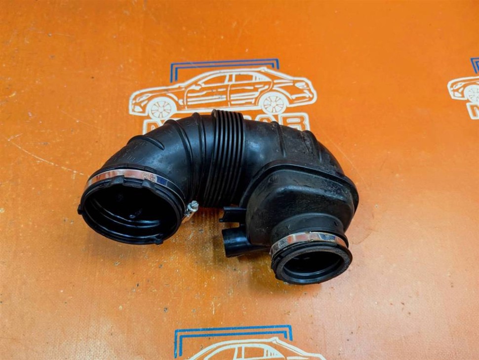 Патрубок воздушный MERCEDES-BENZ CLS-класс C218/X218 рестайлинг (2014 - 2017) фото 1 — Разборка Мерседес