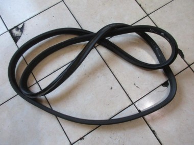 Уплотнитель крышки багажника MERCEDES-BENZ M-класс W164 (2005 - 2008) — Разборка Мерседес