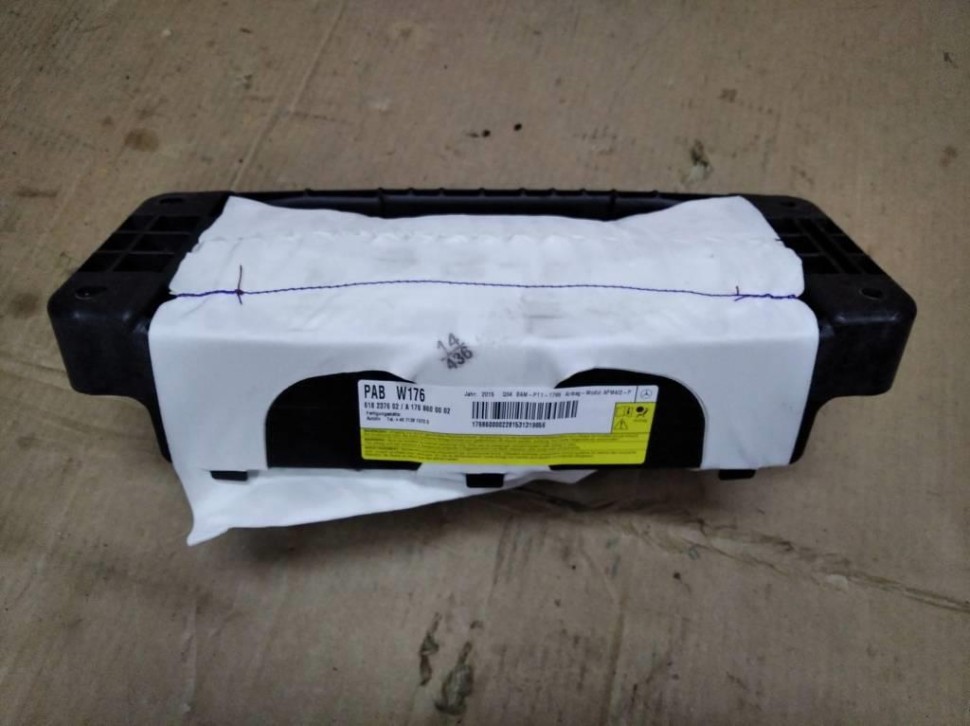 Подушка безопасности пасажирская MERCEDES-BENZ CLA-класс C117/X117 (2013 - 2016) фото 1 — Разборка Мерседес