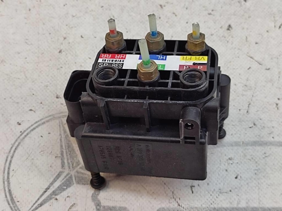 Блок клапанов пневмоподвески MERCEDES-BENZ GLC-класс AMG X253 (2016 - 2019) фото 1 — Разборка Мерседес