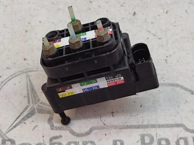 Блок клапанов пневмоподвески MERCEDES-BENZ GLC-класс AMG X253 (2016 - 2019) — Разборка Мерседес