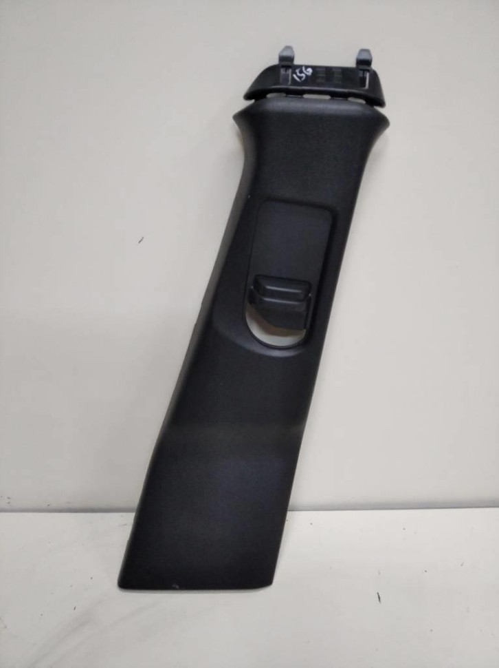 Накладка средней стойки MERCEDES-BENZ GLA-класс X156 рестайлинг (2017 - 2020) фото 1 — Разборка Мерседес