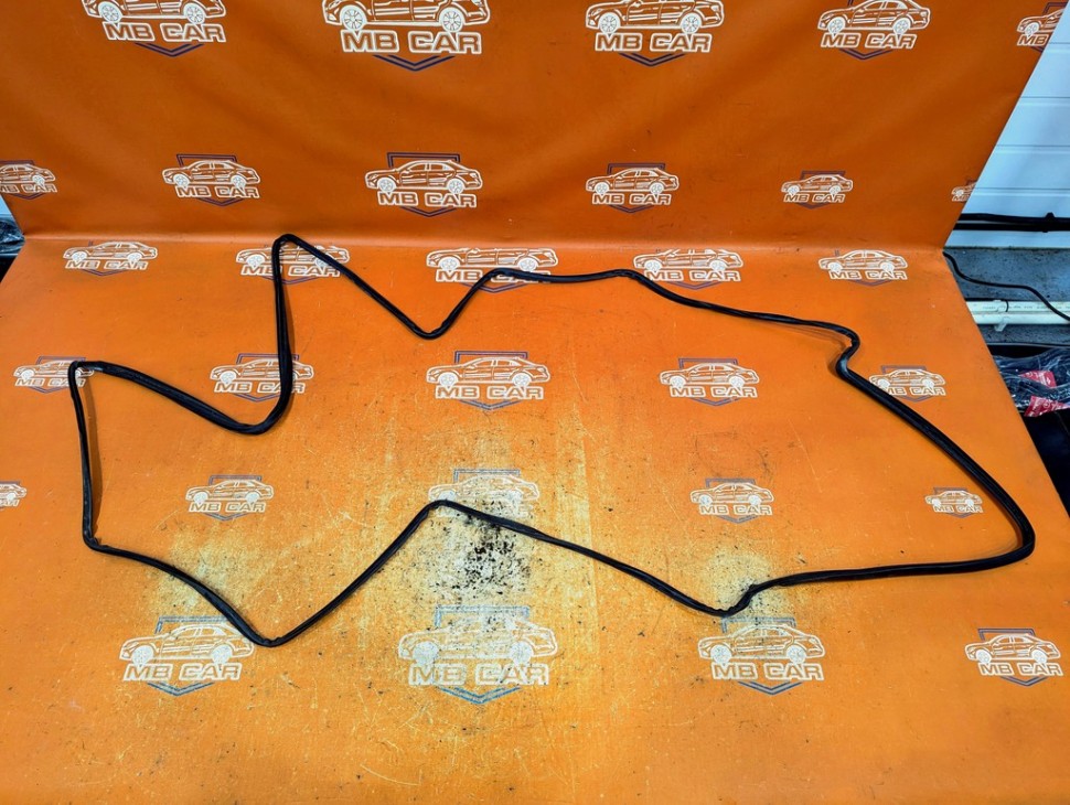 Уплотнитель капота MERCEDES-BENZ CL-класс C140 (1992 - 2000) фото 1 — Разборка Мерседес