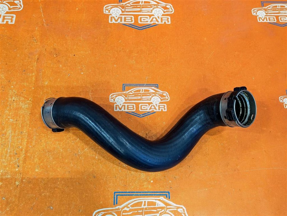 Патрубок интеркулера MERCEDES-BENZ E-класс W212/S212/C207/A207 (2009 - 2013) фото 1 — Разборка Мерседес