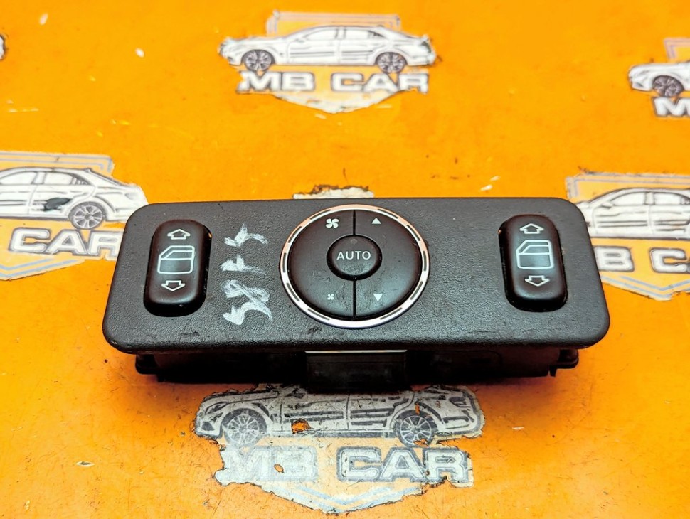 Панель управления климатом MERCEDES-BENZ M-класс W163 рестайлинг (2001 - 2005) ML 270 CDI 2.7 4MATIC AT (163 л.с.) фото 1 &mdash; Разборка Мерседес