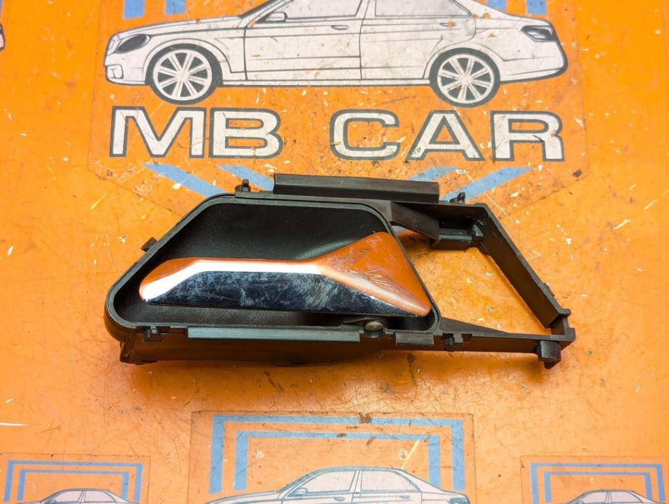 Ручка двери внутренняя MERCEDES-BENZ E-класс W124/S124/C124/A124 (1984 - 1997) E 300 CDI 3.0 AT (136 л.с.) фото 1 &mdash; Разборка Мерседес