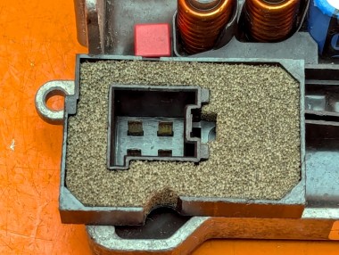 Реле моторчика печки MERCEDES-BENZ E-класс W211/S211 (2002 - 2006) — Разборка Мерседес