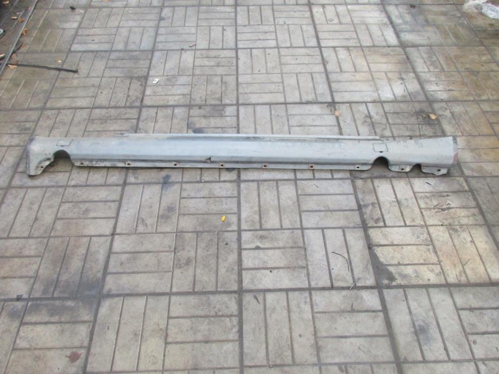 Порог пластиковый правый MERCEDES-BENZ W124 W124/S124/C124/A124 (1984 - 1993) фото 1 — Разборка Мерседес