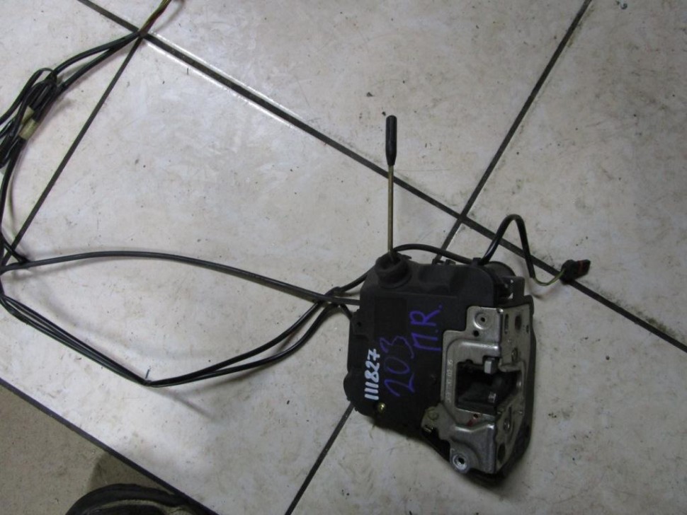 Замок двери передней правой MERCEDES-BENZ C-класс W203/S203/CL203 (2000 - 2004) фото 1 — Разборка Мерседес